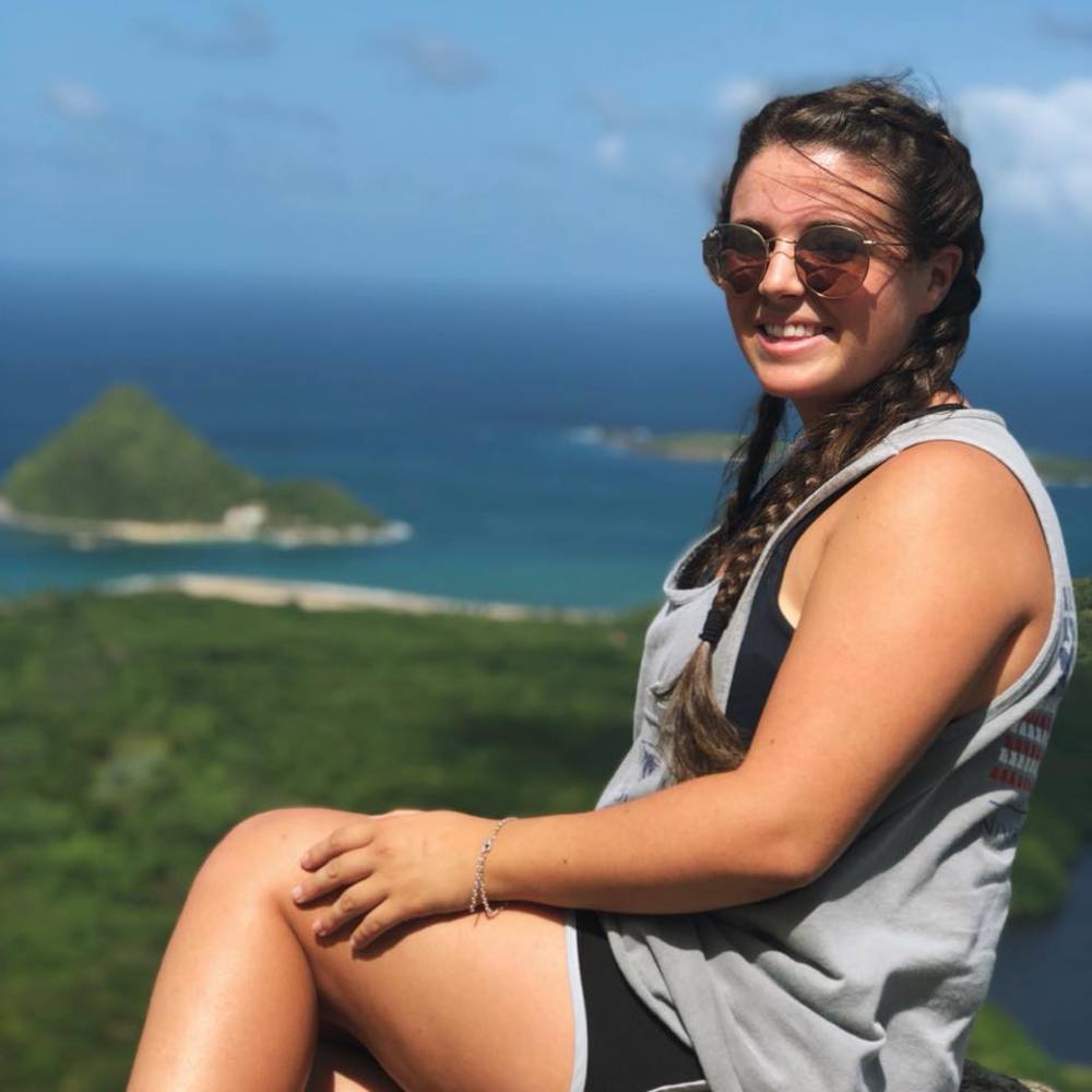 Meet your Posher, Issy